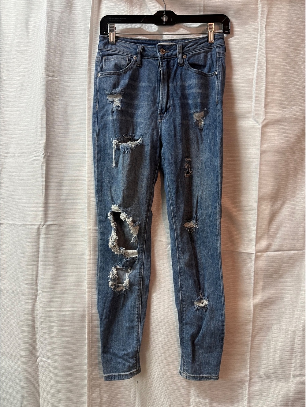 Forever 21 Distressed Skinny Jeans Size 27